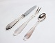 Fruit knife, serving fork and teaspoon in Heritage silver no. 1 by Hans Hansen.
5000m2 showroom.