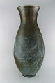 Richard Uhlemeyer (1900-1954), Tyskland. Kolossal vase i glaseret keramik. Smuk 
krakeleret glasur i grøn røde nuancer. 1940/1950´erne.
