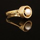 Goldring aus 14kt Gold mit einer Perle. Ringgr. 57