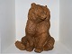 Antik K 
præsenterer: 
Royal 
Copenhagen 
fajance
Meget stor 
figur af bjørn 
af Jeanne Grut