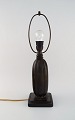 Just Andersen bordlampe af patineret diskometal. 1940/50