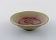 Hjorth (Bornholm). Skål i glaseret keramik. Smuk olivengrøn glasur. Midt 
1900-tallet.
