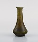 Emile Gallé, Frankrig. Lille vase i mundblæst kunstglas dekoreret med bladværk. 
Ca. 1910.
