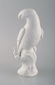KPM, Berlin. Antik blanc de chine figur. Papegøje. 1800-tallet. Modelnummer 
214A.
