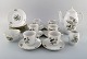 Sjældent Royal Copenhagen "Forår" kaffeservice til seks personer i porcelæn med 
motiver af fugle og bladværk. Stelnummer: 1533.  1980