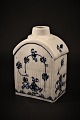 Antique Blue 
Fluted tea 
bottle in 
porcelain.