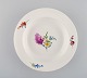 Antik Meissen dyb tallerken i håndmalet porcelæn med blomsterdekoration. 
1800-tallet. 
