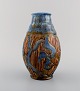 Eilif Møller (1885-1931), Danmark. Skønvirke vase i glaseret keramik. Smuk 
glasur i blå og brune nuancer. Dateret 1915.
