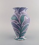 Gunnar Wennerberg for Gustavsberg. Antik unika art nouveau vase i glaseret 
keramik. Smuk glasur i lilla nuancer med bladværk i relief. Dateret 1902.
