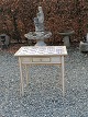 Tile table with 
15 softly 
decorated tiles 
on tendon 
frames