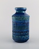 Aldo Londi for Bitossi. Vase i Rimini-blå glaseret keramik med geometriske 
mønstre. 1960
