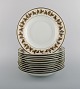 12 Limoges dybe tallerkener i porcelæn med håndmalede vindrueranker og gulddekoration. 1930/40