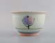 Bodil Manz (f. 1943), Danmark. Unika skål i glaseret keramik med håndmalede 
blomster. 1980
