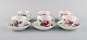 Seks antikke Meissen kaffekopper med underkopper i håndmalet porcelæn med 
lyserøde roser. Ca 1900.

