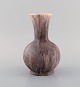 Antik Zsolnay vase i glaseret keramik med lyserøde undertoner. Moderne design, 
ca. 1910.

