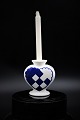 K&Co. præsenterer: Royal Copenhagen fajance jule hjerte i blåt til lille stearinlys. H:7,5cm. RC# 1/2231.