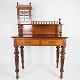 Dressing table of walnut with glass, in great antique condition from the 1880s. 
5000m2 showroom.
