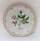 Royal Copenhagen. Flora Danica. Rundt serveringsfad. Model # 3524. Diameter 33 
cm. (1 sortering). Rosa acicularis Lind