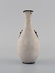 Svend Hammershøi for Kähler, HAK. Vase i glaseret stentøj. Smuk gråsort 
dobbeltglasur. 1930/40