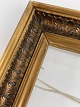 Gammel guldramme af træ med blade med glas fra 
begyndelsen af det 20. århundrede