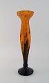 L'Art præsenterer: Daum Nancy, Frankrig. Stor art deco "Verre de jade" vase i orange og sort mundblæst ...