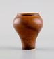 Annikki Hovisaari (1918–2004) for Arabia. Miniature vase in glazed ceramics. 
Beautiful glaze in brown shades. 1960