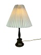 Table lamp in disco-metal by Just Andersen with paper shade, from the 1930s.
5000m2 showroom.
Great condition
