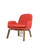 Lænestol med ben af valnød og polstret med rødt stof af dansk design for Normann 
Copenhagen.
5000m2 udstilling.
Flot stand
