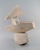 L'Art præsenterer: Christina Muff, dansk samtidskeramiker (f. 1971). Unika skulptur i glaseret stentøjsler med ...