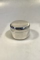 Danam Antik 
præsenterer: 
Georg 
Jensen Sterling 
Sølv Lågkrukke 
/ boks No 1304 
Jørgen Møller