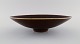 Carl Harry Stålhane (1920-1990) for Rörstrand. Large bowl / dish in glazed 
ceramica. Beautiful glaze in brown shades. Mid-20th century.
