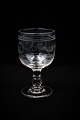 K&Co. præsenterer: Gammelt Fransk souvenir vin glas med graveret skrift og dekorationer. "Souvenir de la ...