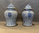 A pair of chinese bojans, 19/20 century
Porcelain in white and blue colours with double luck sign
H: 45 cm
Good condition
