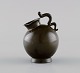 L'Art præsenterer: Just Andersen (1884-1943), Danmark. Tidlig miniature vase i diskometal. Hank formet som ...