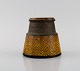Nils Kähler (1906-1979) for Kähler. Vase in glazed stoneware.
Beautiful glaze in mustard yellow shades. 1960s.