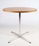 Small dining table / side table, oak, designed by Arne Jacobsen, 1991
Great condition
