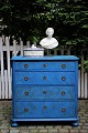 Old chest of drawers with 4 drawers in painted wood with fine blue color, brass 
fittings and with a fine patina....