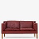Roxy Klassik præsenterer: Børge Mogensen / Fredericia FurnitureBM 2212 - 2 pers. sofa i originalt, rødt læder ...