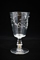 K&Co. præsenterer: Antikt fransk mundblæst Souvenir glas med skrift og blomster motiver H:16cm. Dia.:8cm.