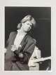 Originalt sort-hvidt pressefoto af George Michael fra Wham under sidstnævntes tour i Kina i 1985. Fotograf: Neal Preston.