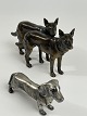 Hunde-figurer af metal. Vintage fra det 20. århundrede. Gravhund i "hvidt" metal, schæferhunde i mørkt.