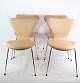 Osted Antik & Design præsenterer: Et sæt af 4 Syver stole, model 3107, Arne Jacobsen, Fritz HansenFlot stand