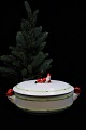 K&Co. præsenterer: Gammel håndmalet oval juleterrin i porcelæn med nisser fra Gustafsberg...
