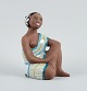 Mari Simmulson figur.
Sjælden keramikfigur af halvnøgen Tahiti-kvinde. Upsala-Ekeby.
ca. 1960.