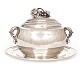 Georg Jensen silver tureen period 1933-44. H: 20cm. D plate: 27cm. W: 1,69kg