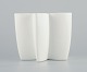 Heikki Orvola for Arabia, findland. Stor hvid porcelænsvase i abstrakt design.