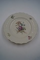 Frisenborg med guldkant porcelæn, middagstallerkener 25cm