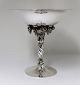 Georg Jensen. Sterling (925). Weintraubenschale. Modell 263B. Höhe 19 cm. 
Durchmesser 18,3 cm. Produziert 1977 (C10)