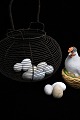 K&Co. præsenterer: Dekorative , gamle snyde æg i porcelæn med fin patina...