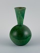 Dansk keramiker, håndlavet vase med glasur i grønne toner.
